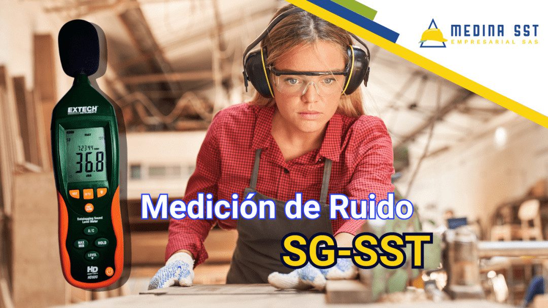 Imagen ilustrativa de un técnico midiendo los niveles de ruido en un entorno industrial usando un sonómetro, con maquinaria visible en el fondo