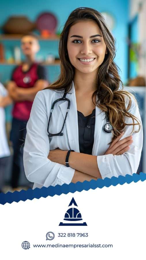 Médico laboral realizando evaluación médica para garantizar la seguridad y salud de los empleados en el lugar de trabajo.