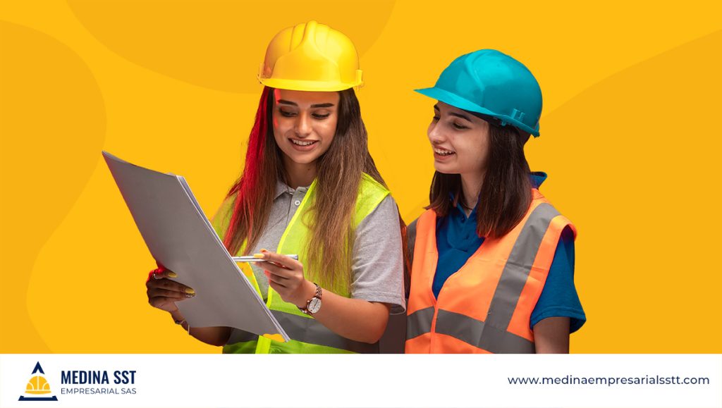Profesionales en Seguridad y Salud en el Trabajo implementando medidas de prevención en obra para reducir riesgos laborales