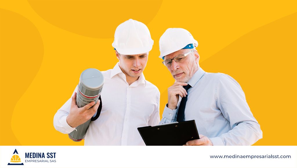 Inspector de Seguridad y Salud en el Trabajo supervisando condiciones en obra para prevenir accidentes laborales.