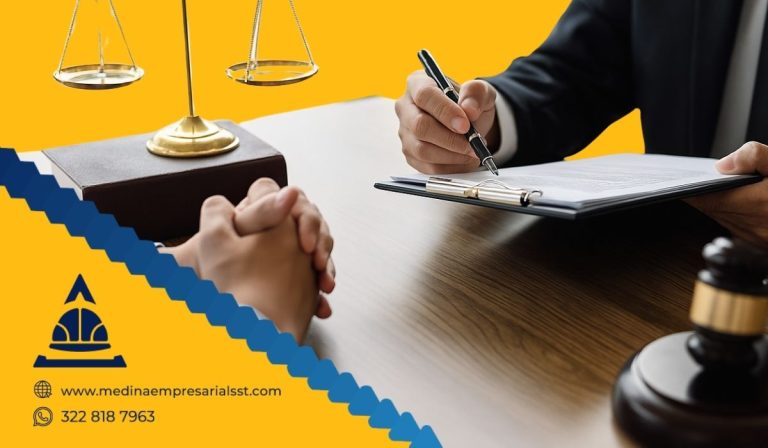 Consulta legal entre trabajador y asesor experto en demanda laboral, con elementos jurídicos como balanza y mazo en la escena.