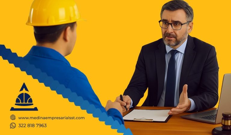Abogado laboral brinda orientación profesional a trabajador del sector industrial en oficina con fondo institucional.