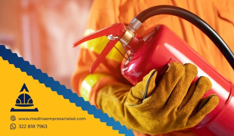 Capacitación práctica en manejo de extintores para empresas según la normativa colombiana Ley 1562 de 2012 y Decreto 1072 de 2015 con Medina Empresarial SST.