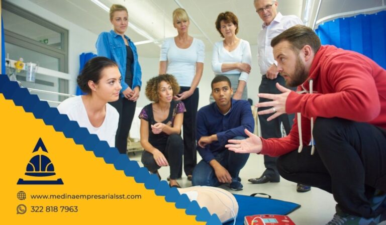 Capacitación certificada en primeros auxilios según Resolución 705 de 2007 y 3316 de 2019 (DEA). Uso correcto de botiquín y respuesta inmediata.