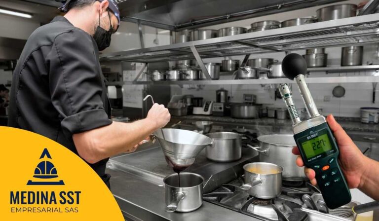 Señalética preventiva y capacitación en estrés térmico para cocinas industriales