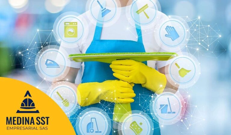 Trabajador de servicios generales participando en programa de bienestar y salud mental laboral.