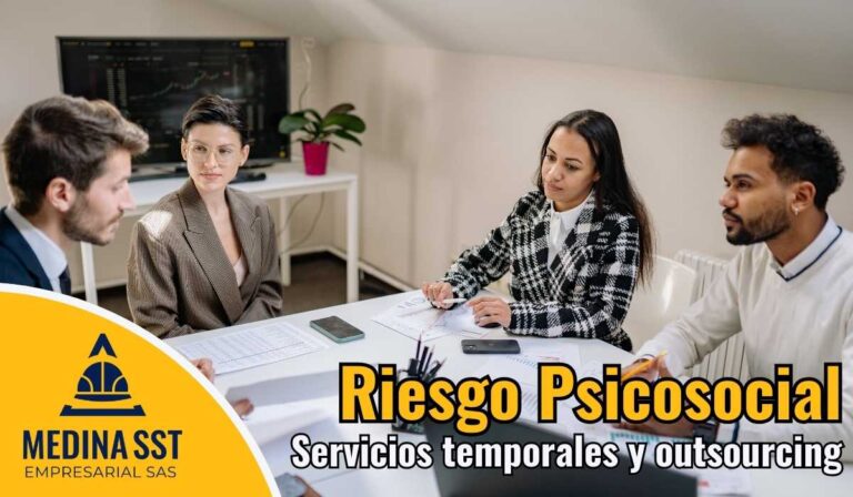 Trabajador en misión gestionando el Riesgo Psicosocial en Servicios Temporales y Outsourcing ante la dualidad de mando.