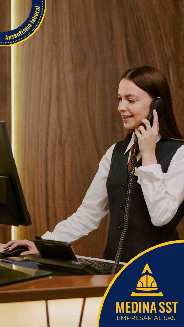 Personal de hotelería en evaluación de factores de riesgo psicosocial y clima laboral.