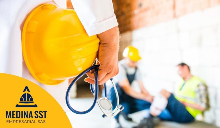 Especialista de Medina SST realizando diagnóstico de riesgos laborales y mediciones ambientales.