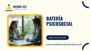 Médico especialista en seguridad y salud en el trabajo revisando los exámenes ocupacionales de un trabajador de obra